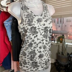 Elegant Floral Tank Top in Gray